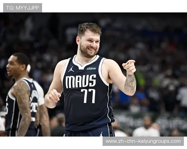 晃飞鞋子!东契奇再演名场面 砍44分紧追一传奇，东契奇what foul